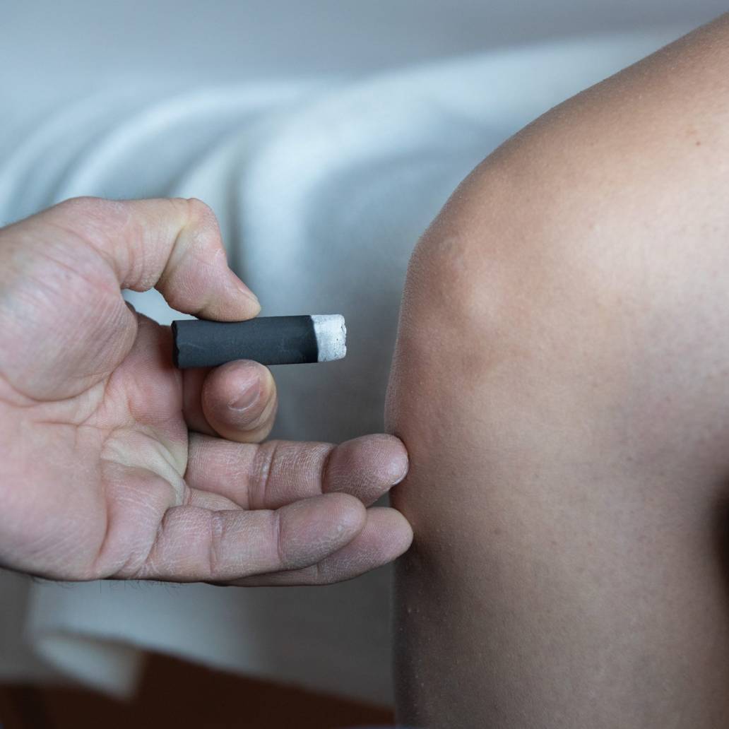 elementterre - du physique aux subtils - corps - ivano scandurra - la chaux-de-fonds - soins - agréé asca - médecine complémentaire - acupressure - médecine orientale - équilibrage - thérapie subtile - soin holistique - énergie vitale - méridiens - chakra - sauge - nettoyage - moxa - moxibustion - armoise